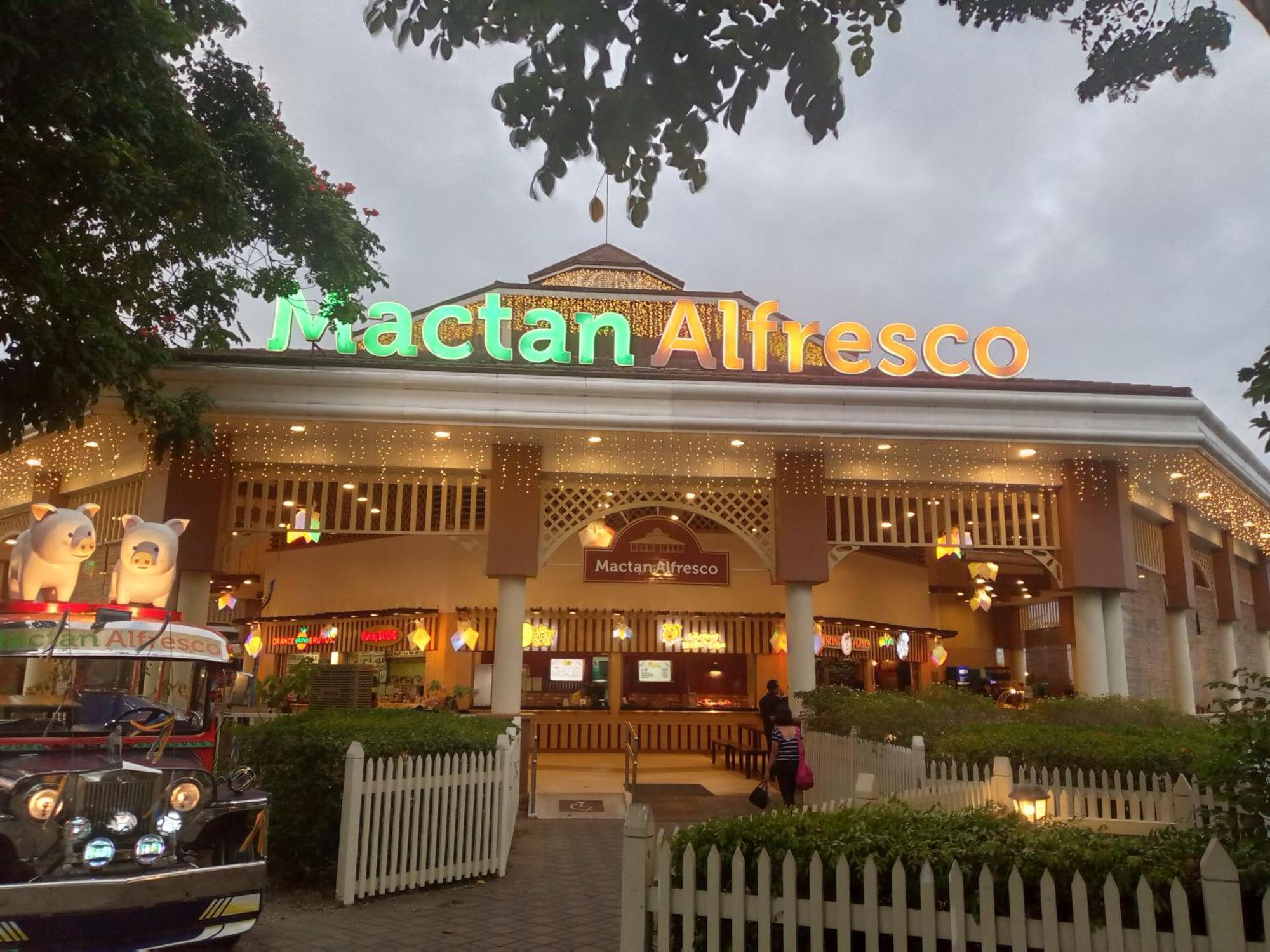 Mactan Newtown 8 Boulevard Deluxe Punta Engaño Exterior foto