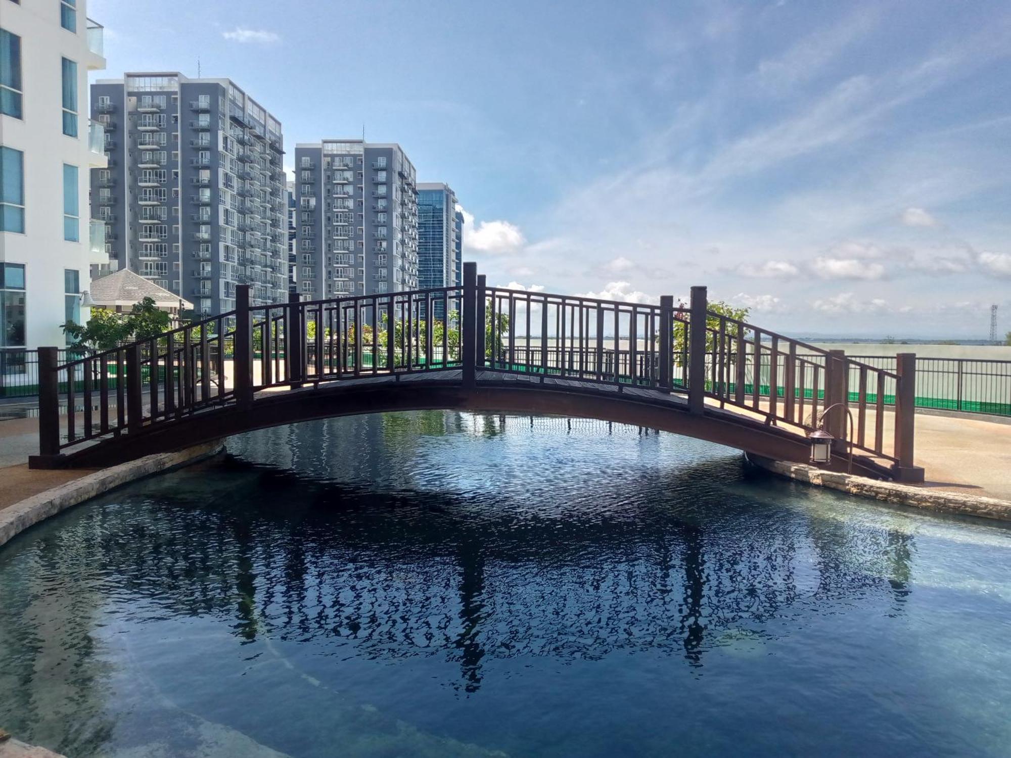Mactan Newtown 8 Boulevard Deluxe Punta Engaño Exterior foto